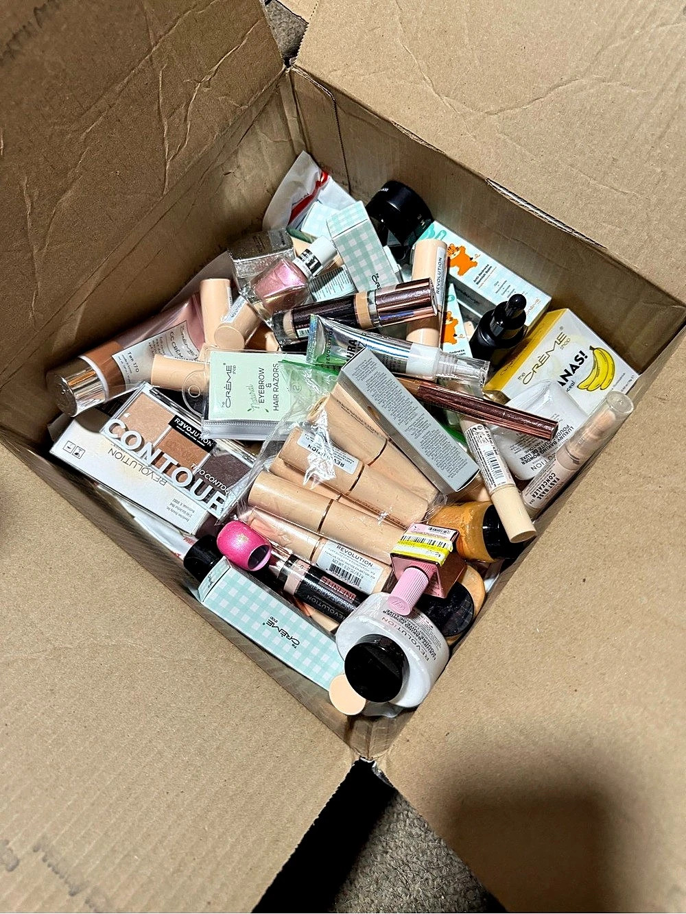 Assorted Makeup Lot 100 pc
Plus freebie